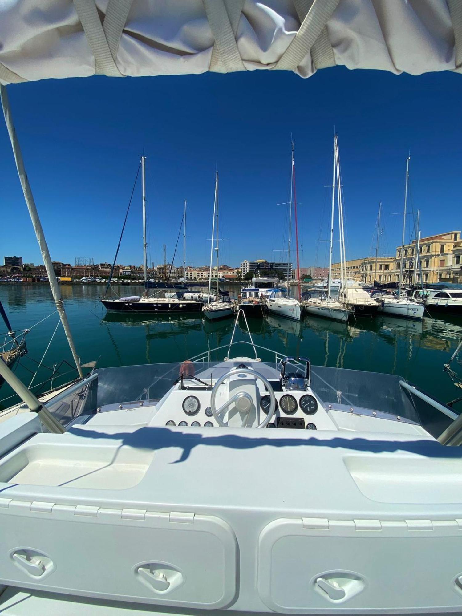 Hotel She'S Mine Yacht CTA Exterior foto